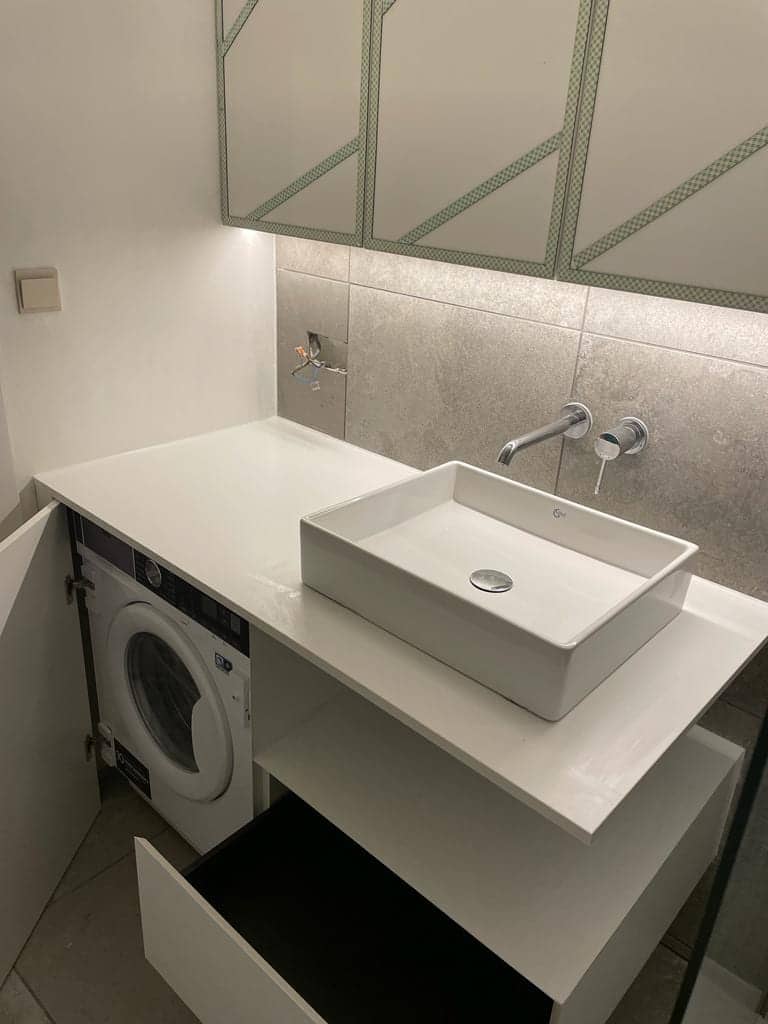 Badkamermeubel met wastafel en ingebouwde wasmachine