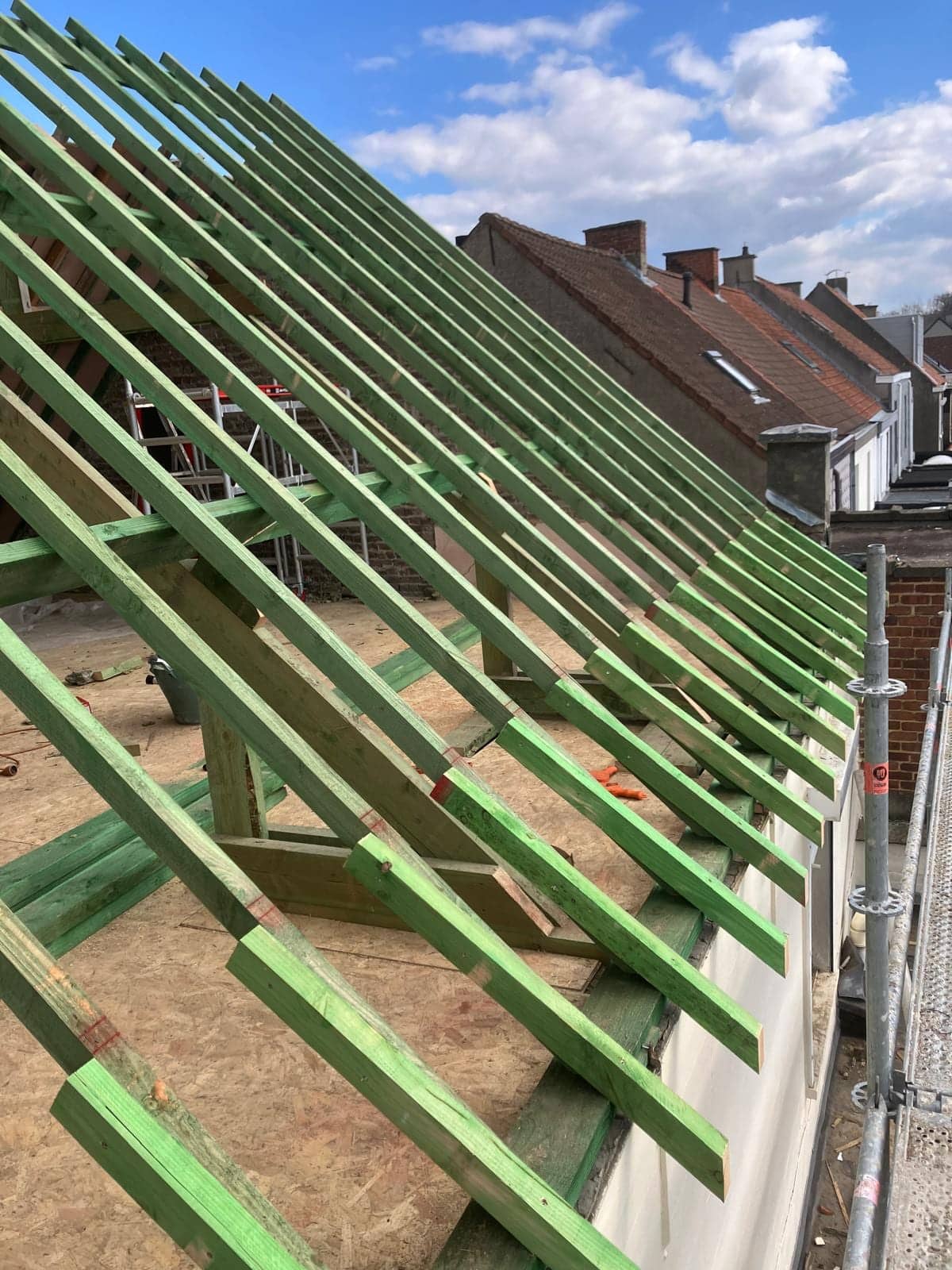Nieuwe dakconstructie in behandeld hout