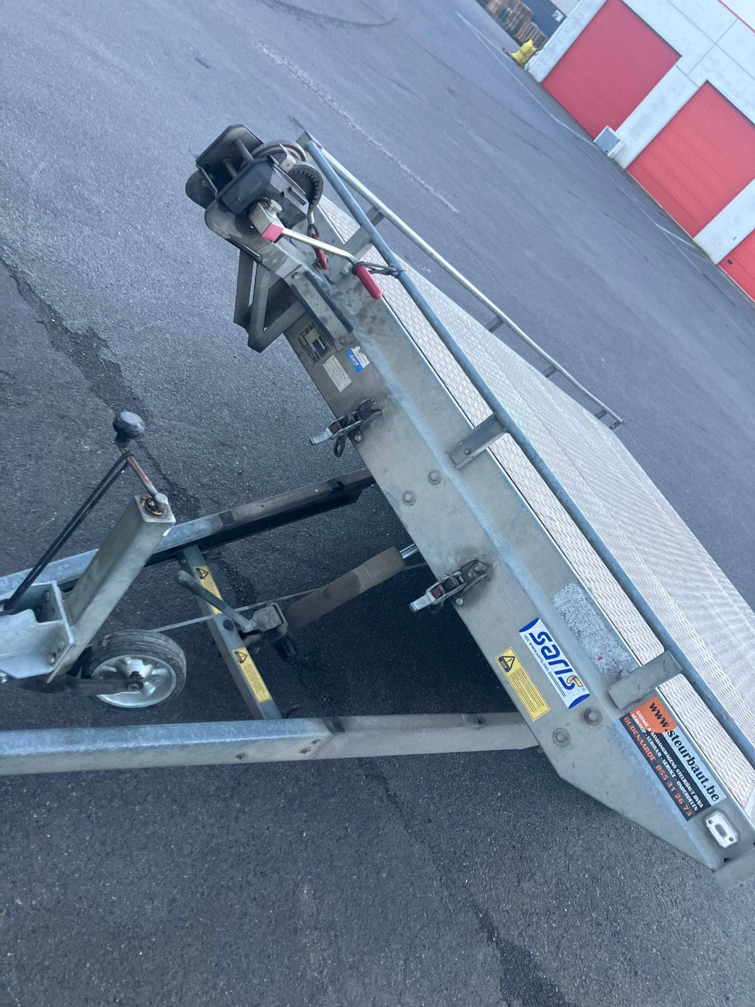 Kantelbare laadvloer van de Saris Multitransporter