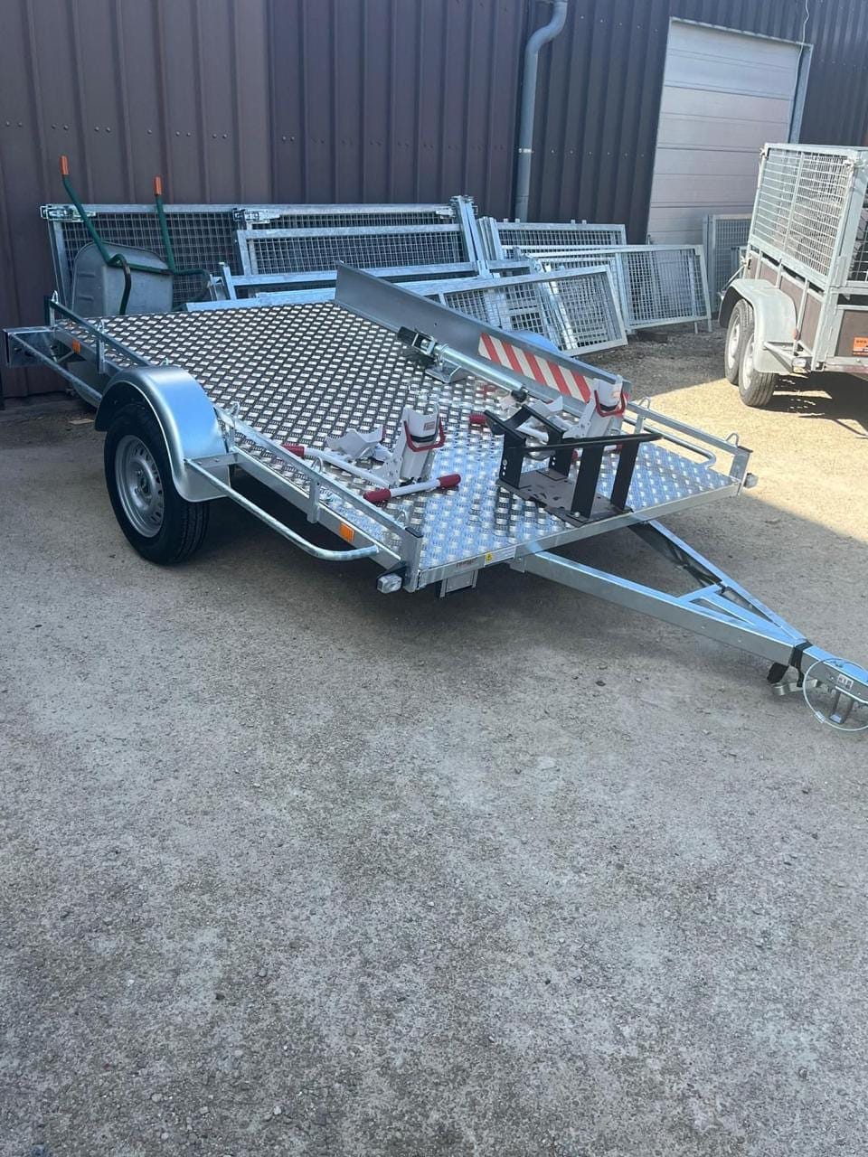 Aluminium moto-aanhangwagen met wielklem