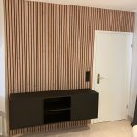 Zwevend TV meubel met houten latten